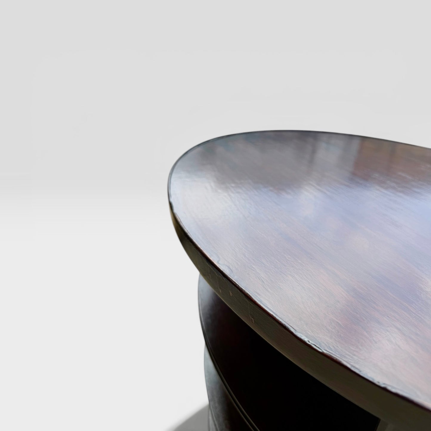 Dessin Fournir Traversa Table by Erika Brunson