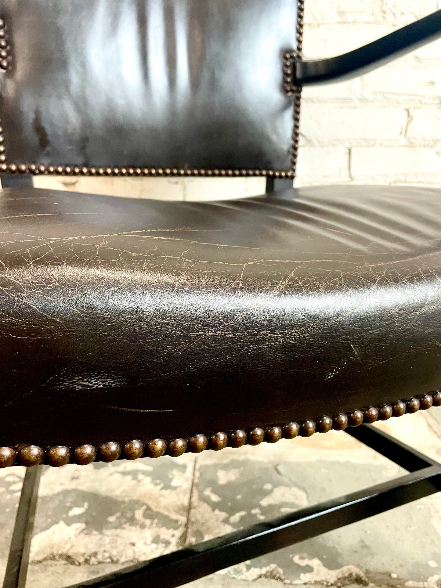 Dessin Fournir Leather Upholstered Allen Dining Arm Chairs