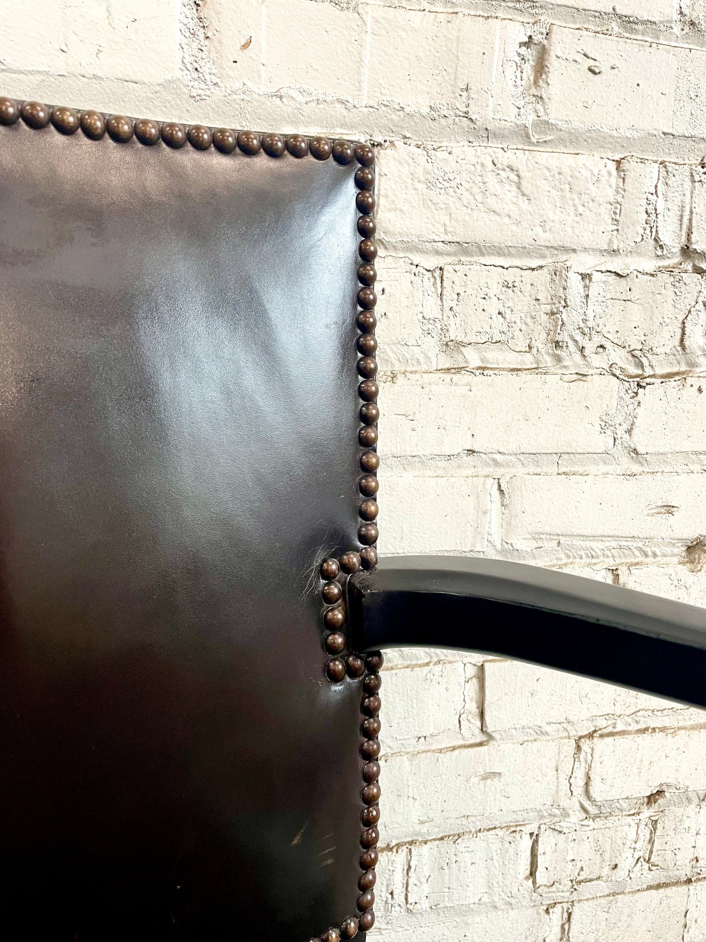 Dessin Fournir Leather Upholstered Allen Dining Arm Chairs