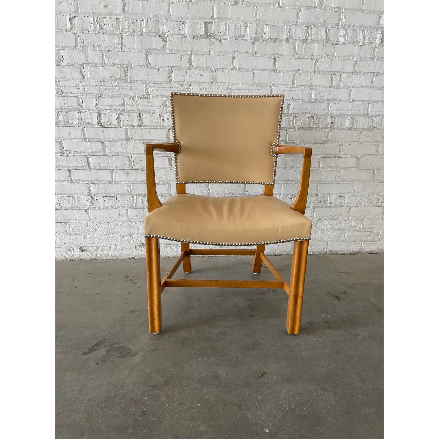 Dessin Fournir Leather Upholstered Allen Dining Arm Chairs