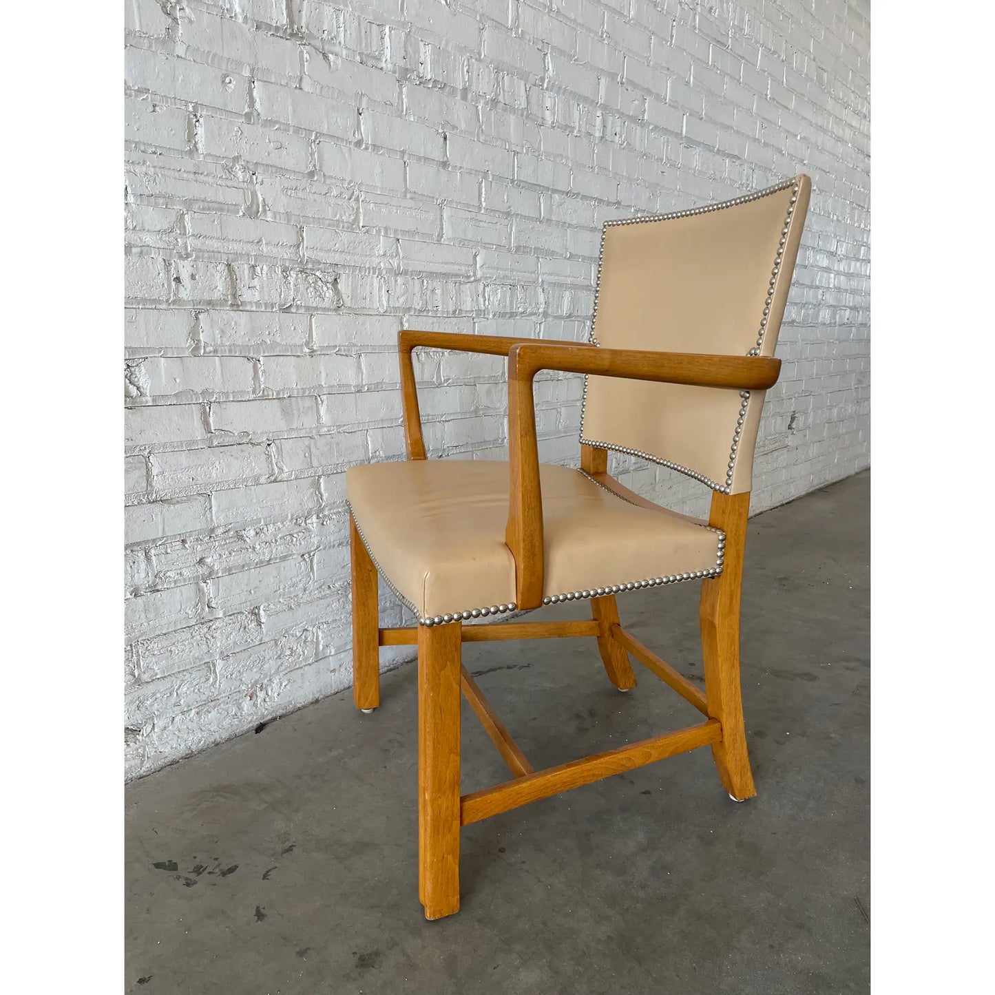 Dessin Fournir Leather Upholstered Allen Dining Arm Chairs