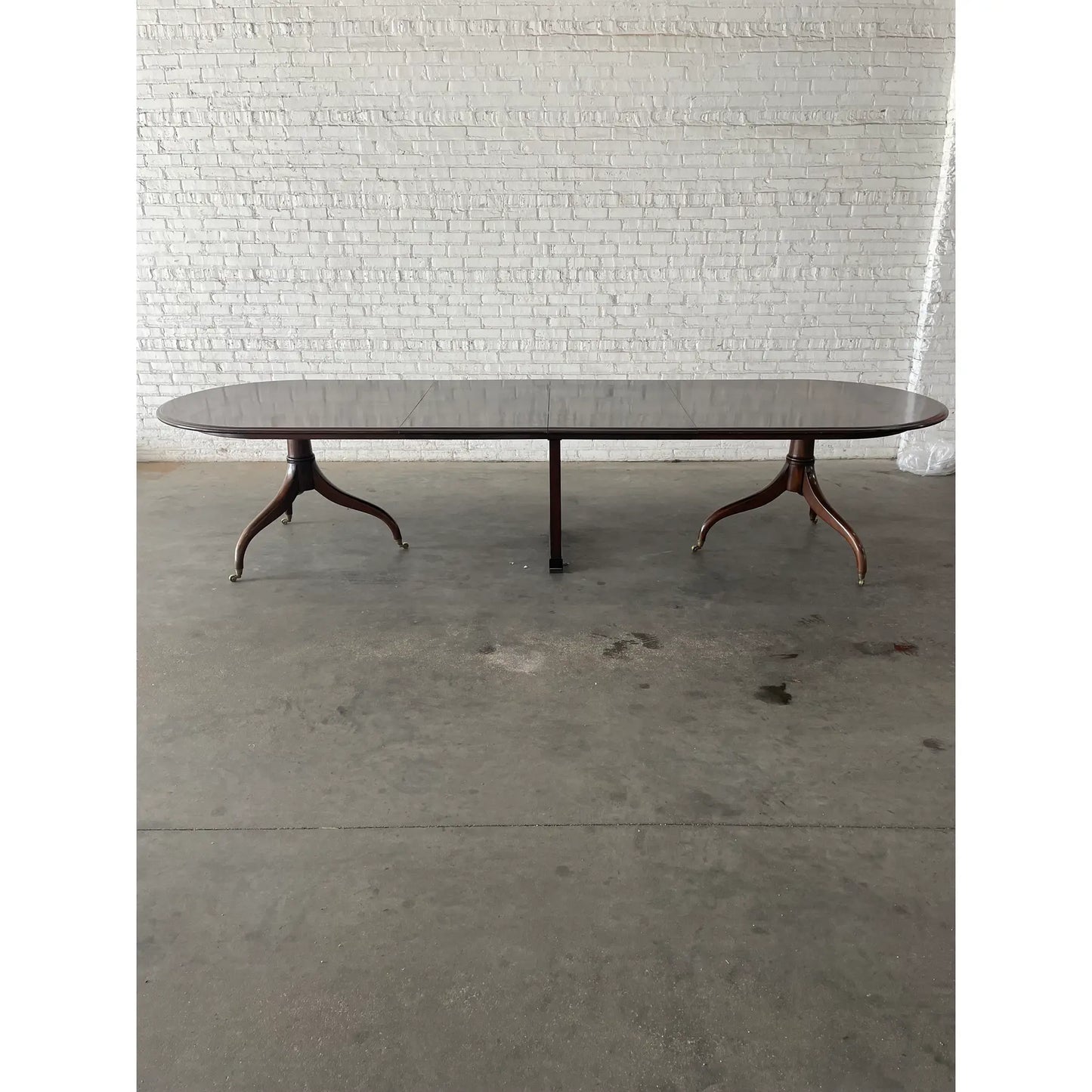 Dessin Fournir Georgian Mahogany Extendable Dining Table