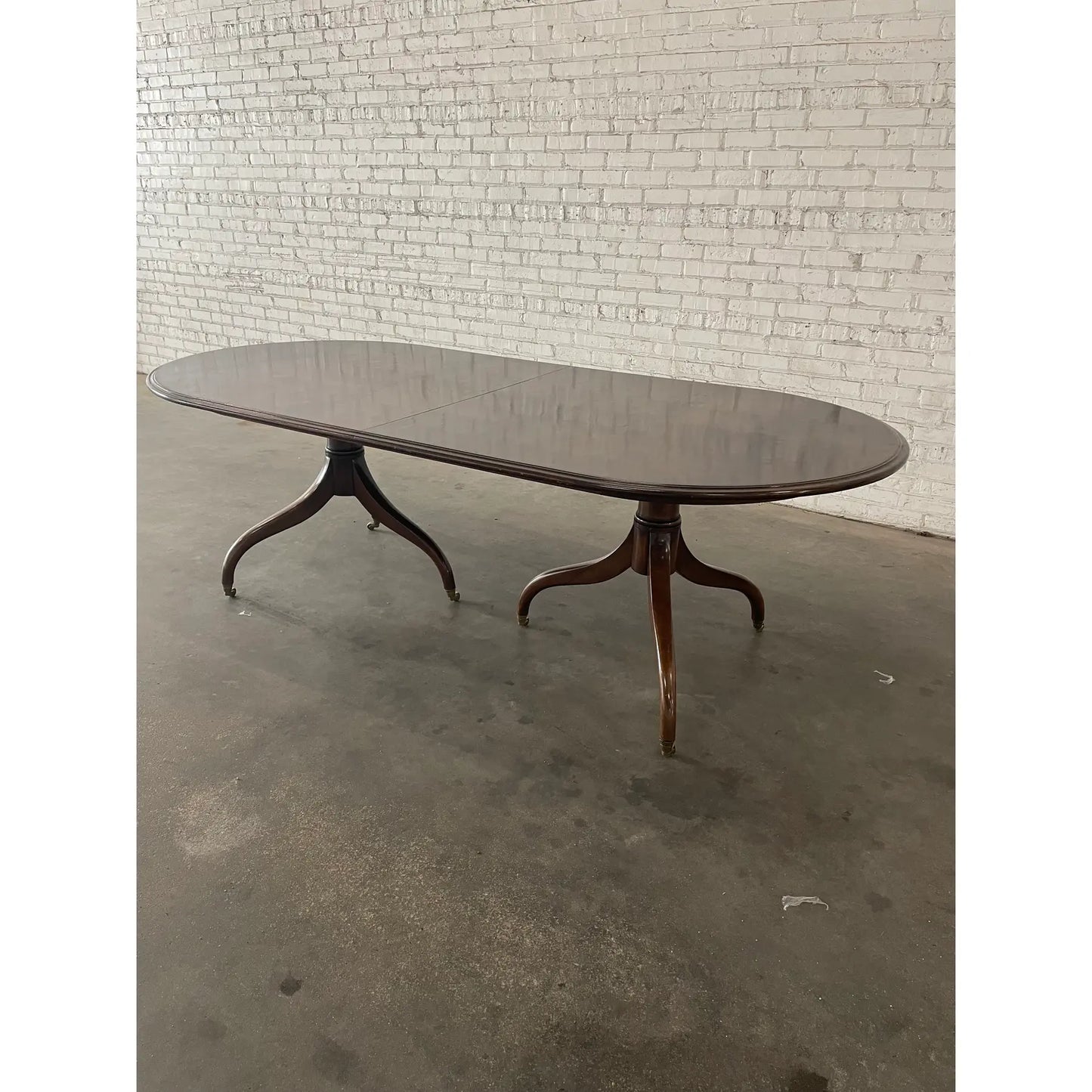 Dessin Fournir Georgian Mahogany Extendable Dining Table