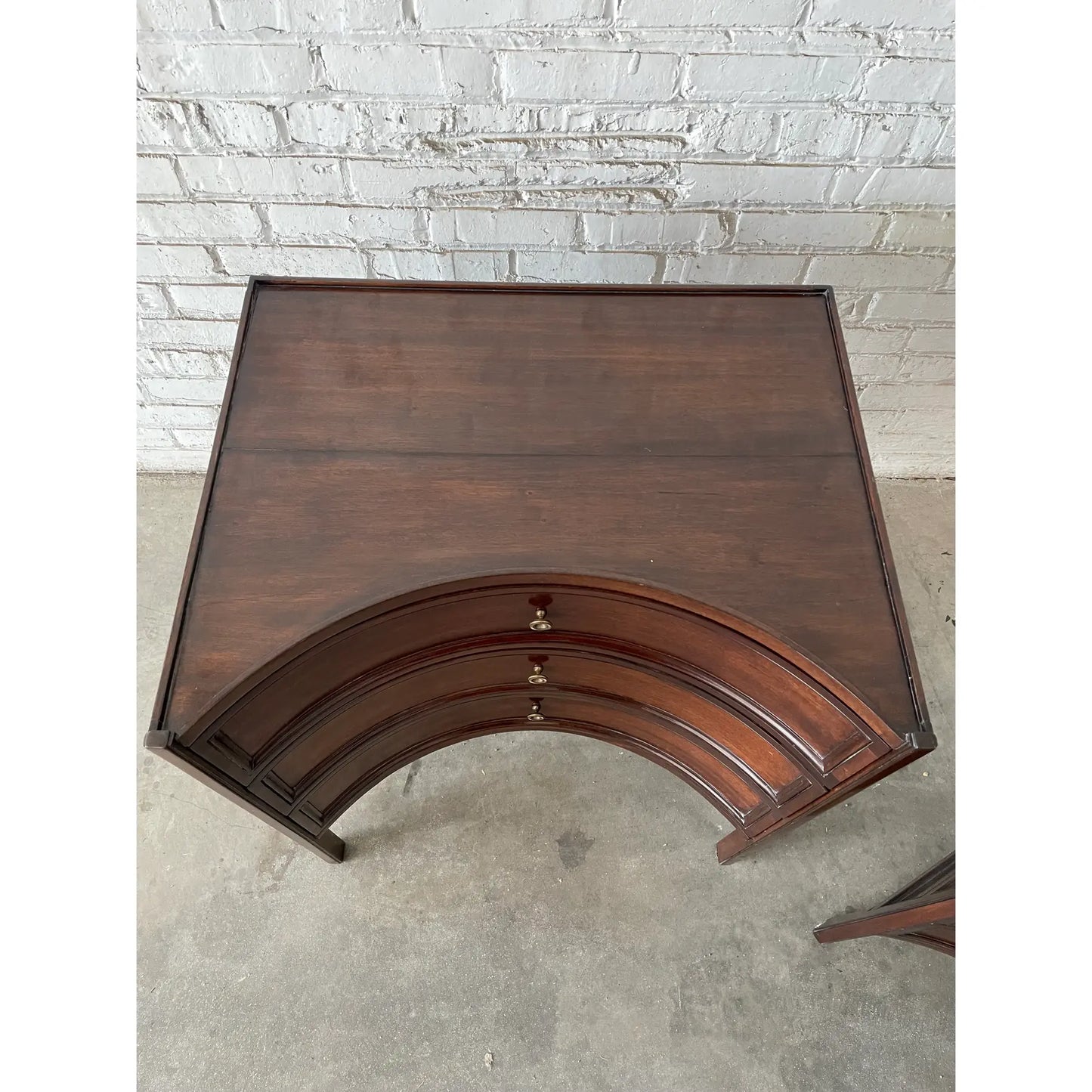 Dessin Fournir Handley Mahogany Nightstand Side Tables