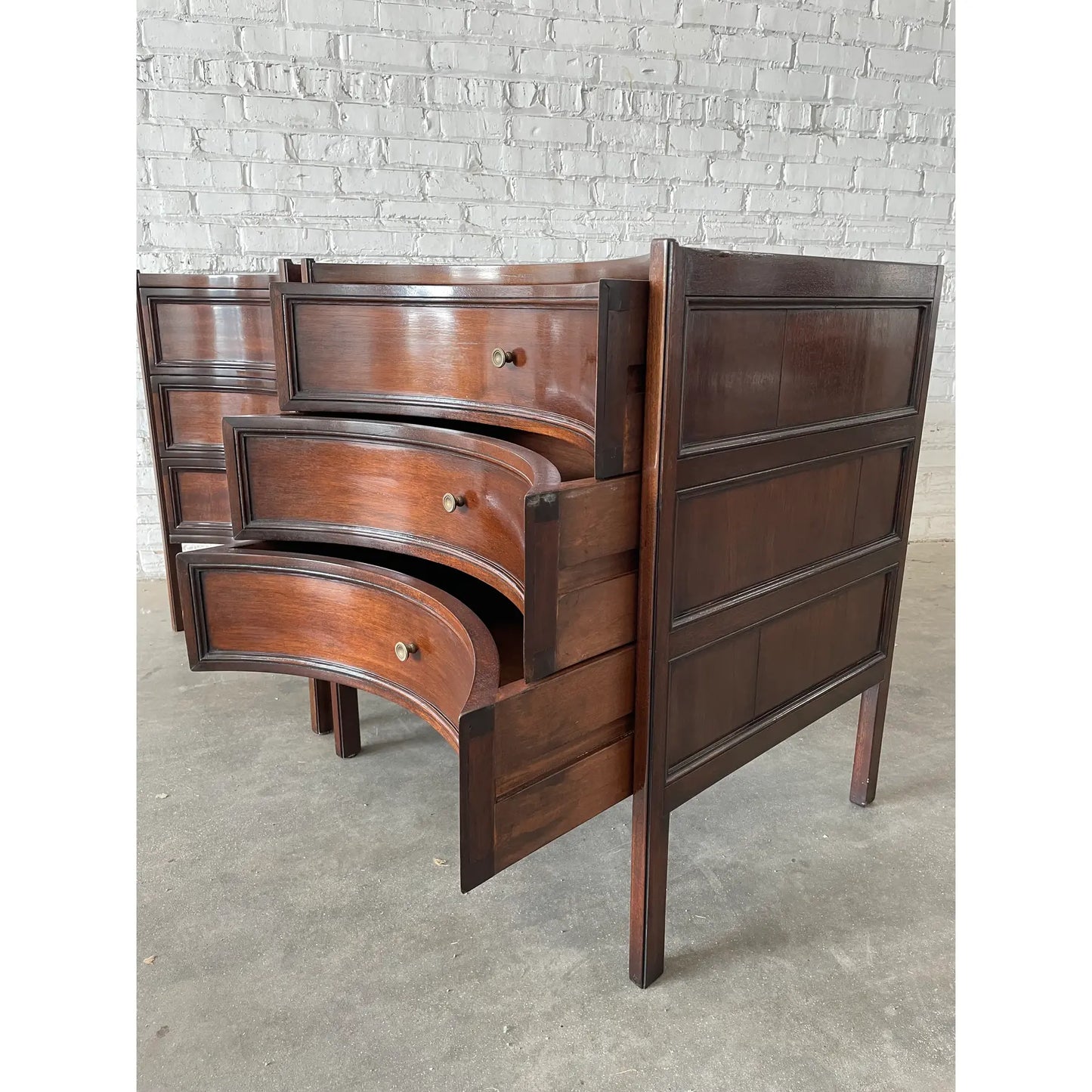 Dessin Fournir Handley Mahogany Nightstand Side Tables