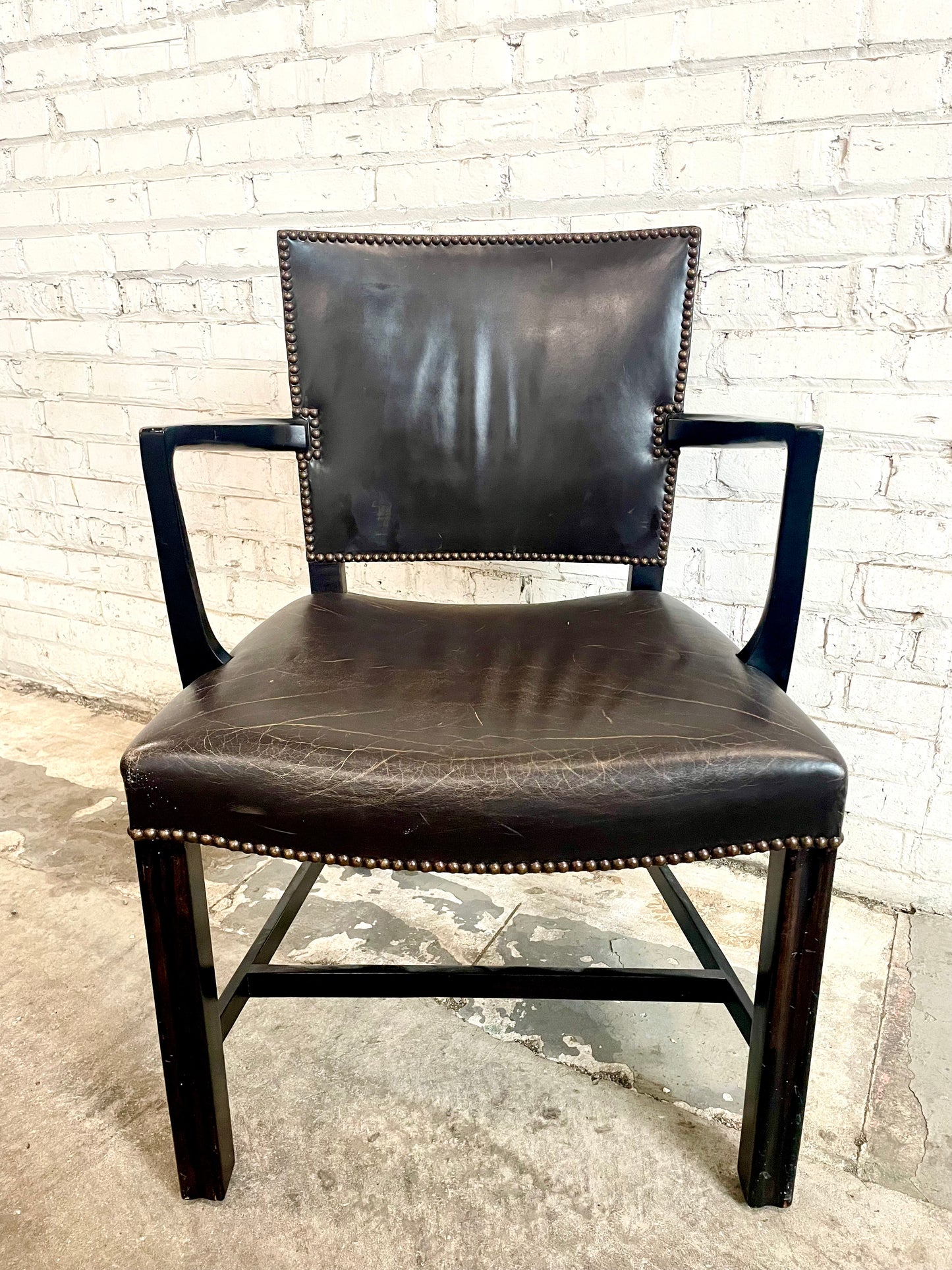 Dessin Fournir Leather Upholstered Allen Dining Arm Chairs