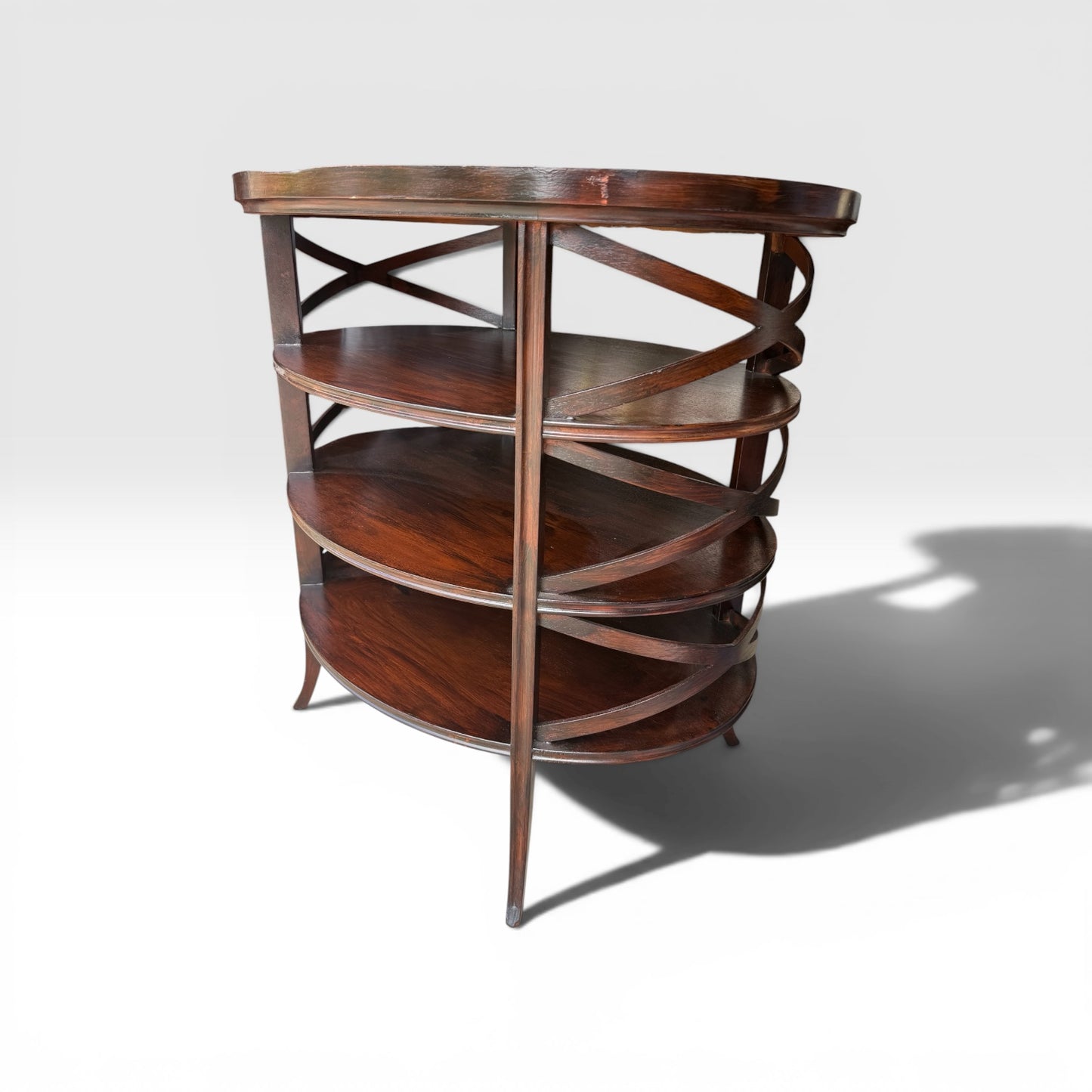 Dessin Fournir Traversa Table by Erika Brunson
